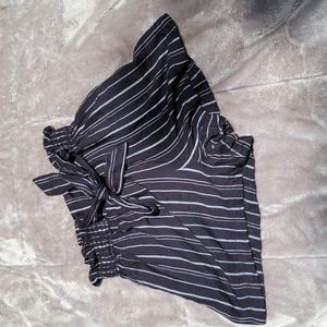 Hollister Linen Black Striped Shorts
